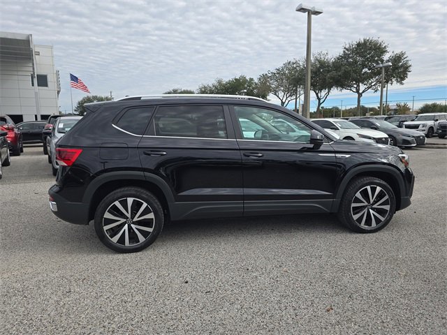 Used 2024 Volkswagen Taos SE image 9