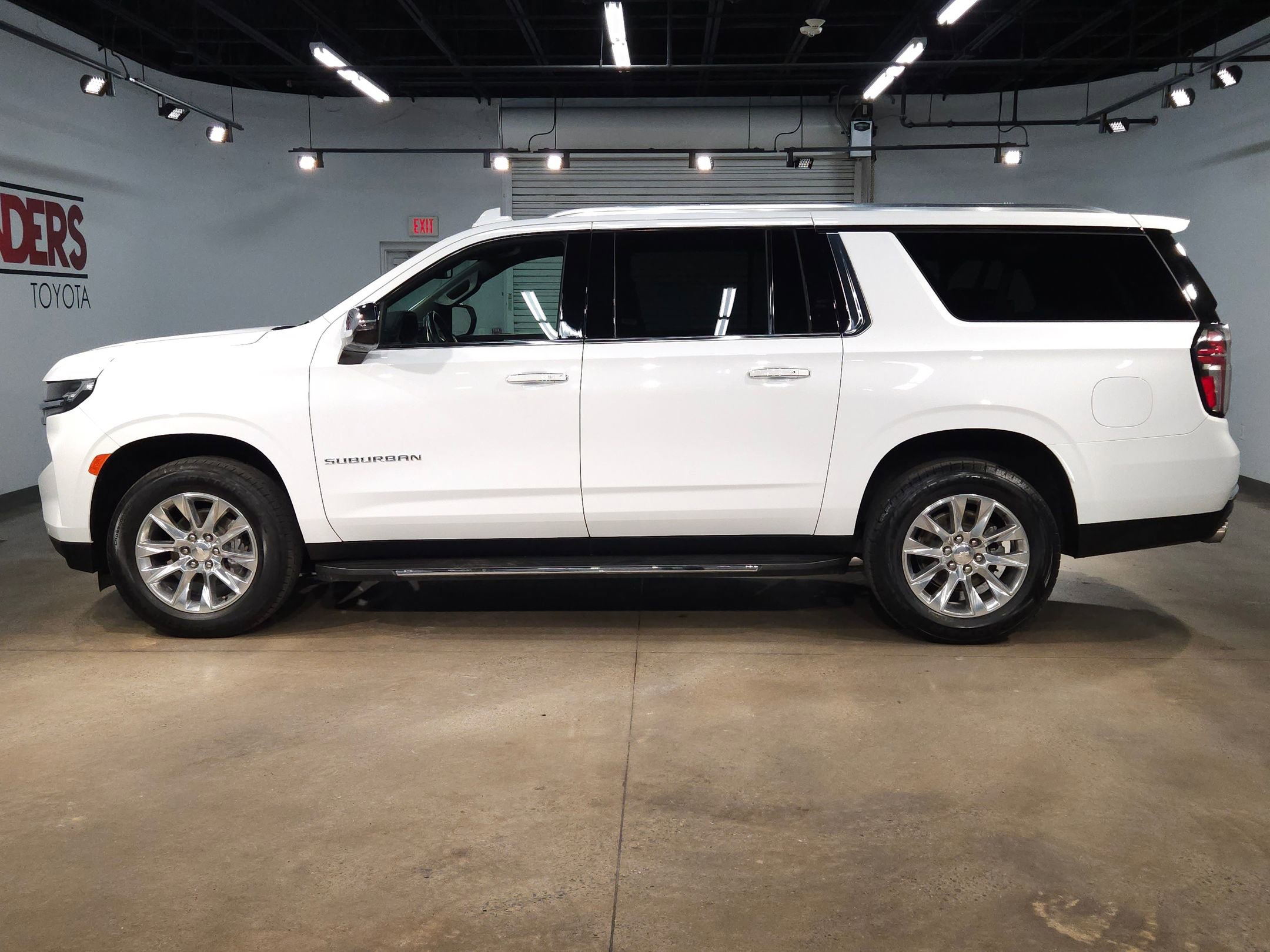 Used 2024 Chevrolet Suburban Premier image 4