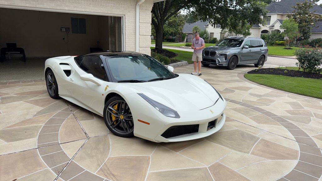 Used 2016 Ferrari 488 GTB RWD image 1
