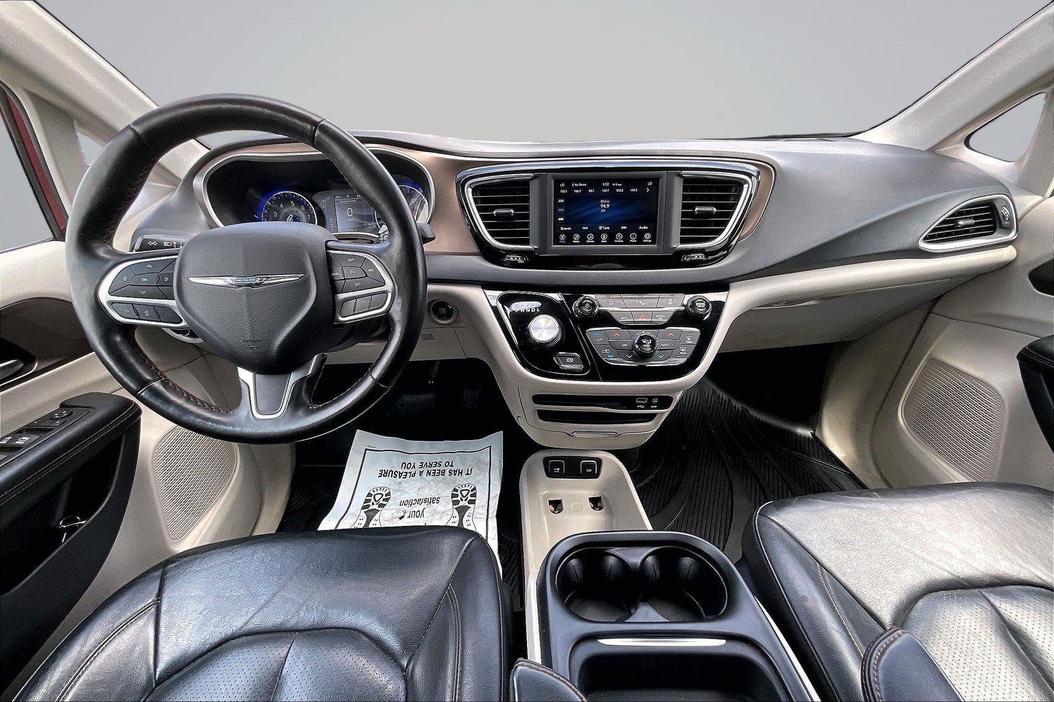 Used 2019 Chrysler Pacifica Touring-L w/ Tire & Wheel Group FWD image 36