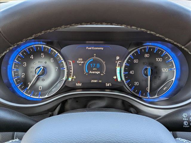 Used 2025 Chrysler Pacifica Select image 10