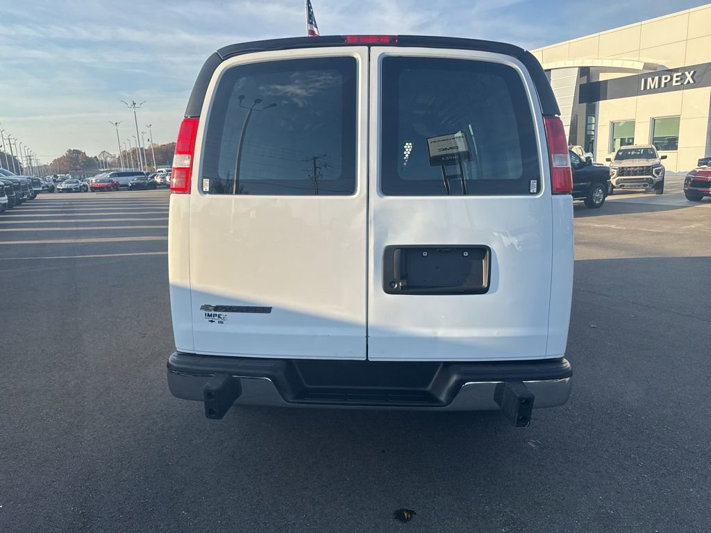 Used 2023 Chevrolet Express 2500 w/ Driver Convenience Package RWD image 4