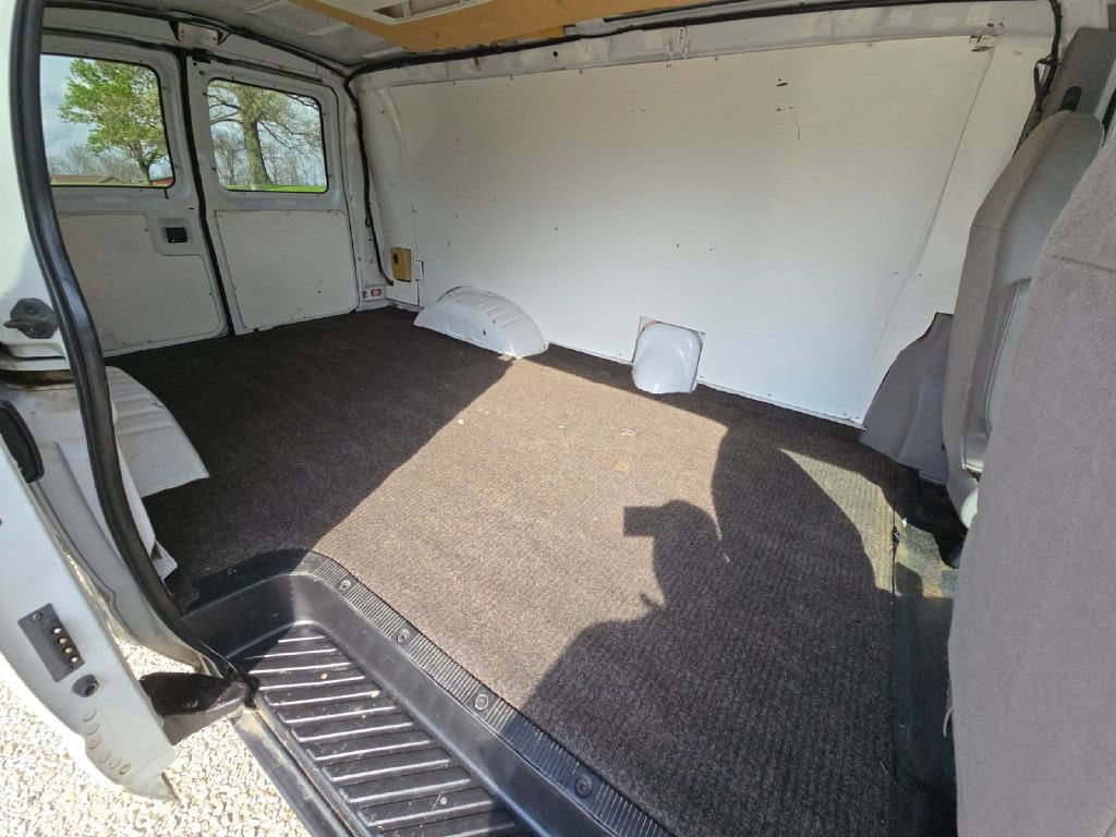 Used 2002 Ford E-150 and Econoline 150 RWD image 16