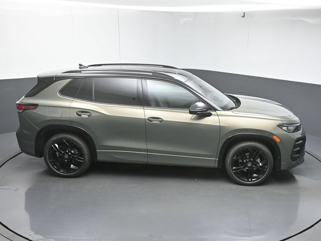 New 2026 Volkswagen Tiguan SE R-Line FWD image 53