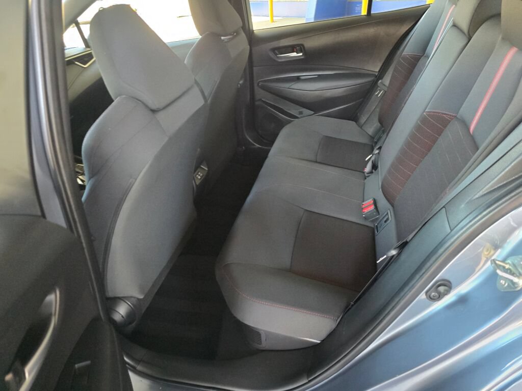 Used 2025 Toyota Corolla SE w/ SE Premium Package FWD image 18