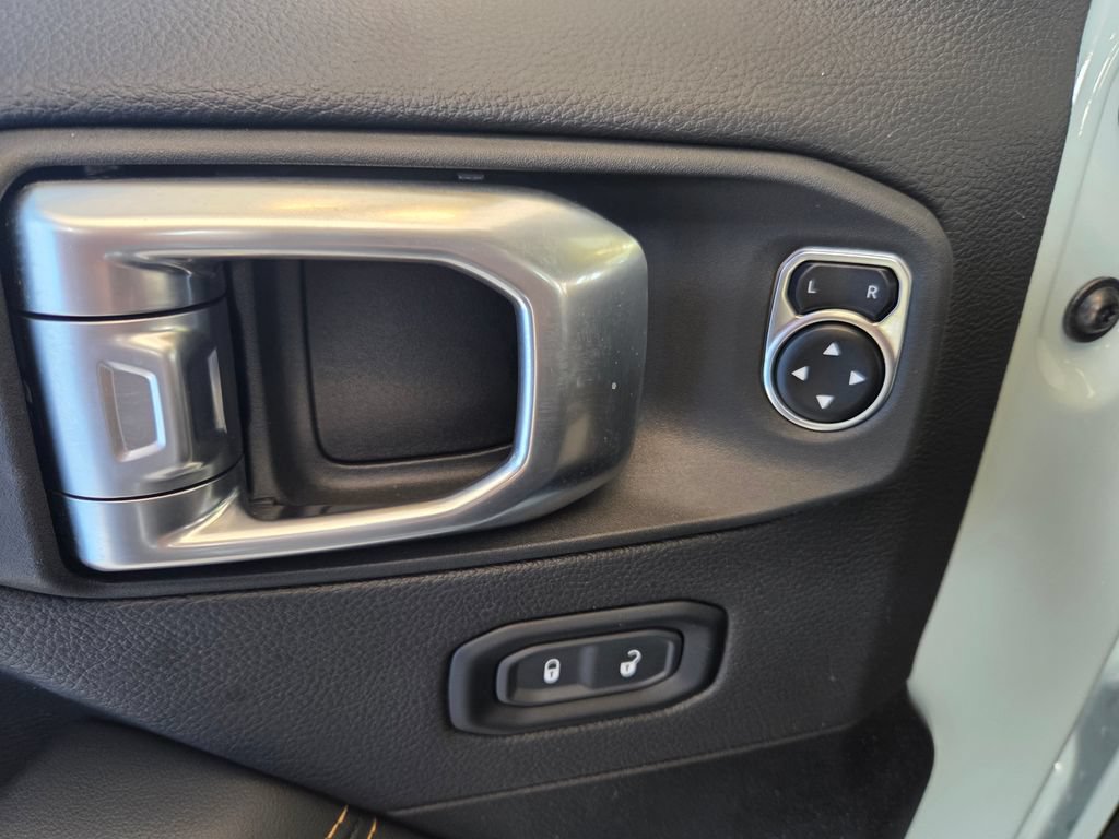 Used 2024 Jeep Wrangler Unlimited Sahara w/ Technology Group AWD/4WD image 17