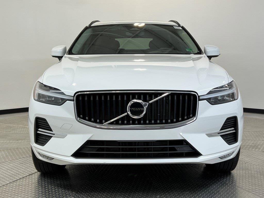 Used 2022 Volvo XC60 B5 Momentum image 2