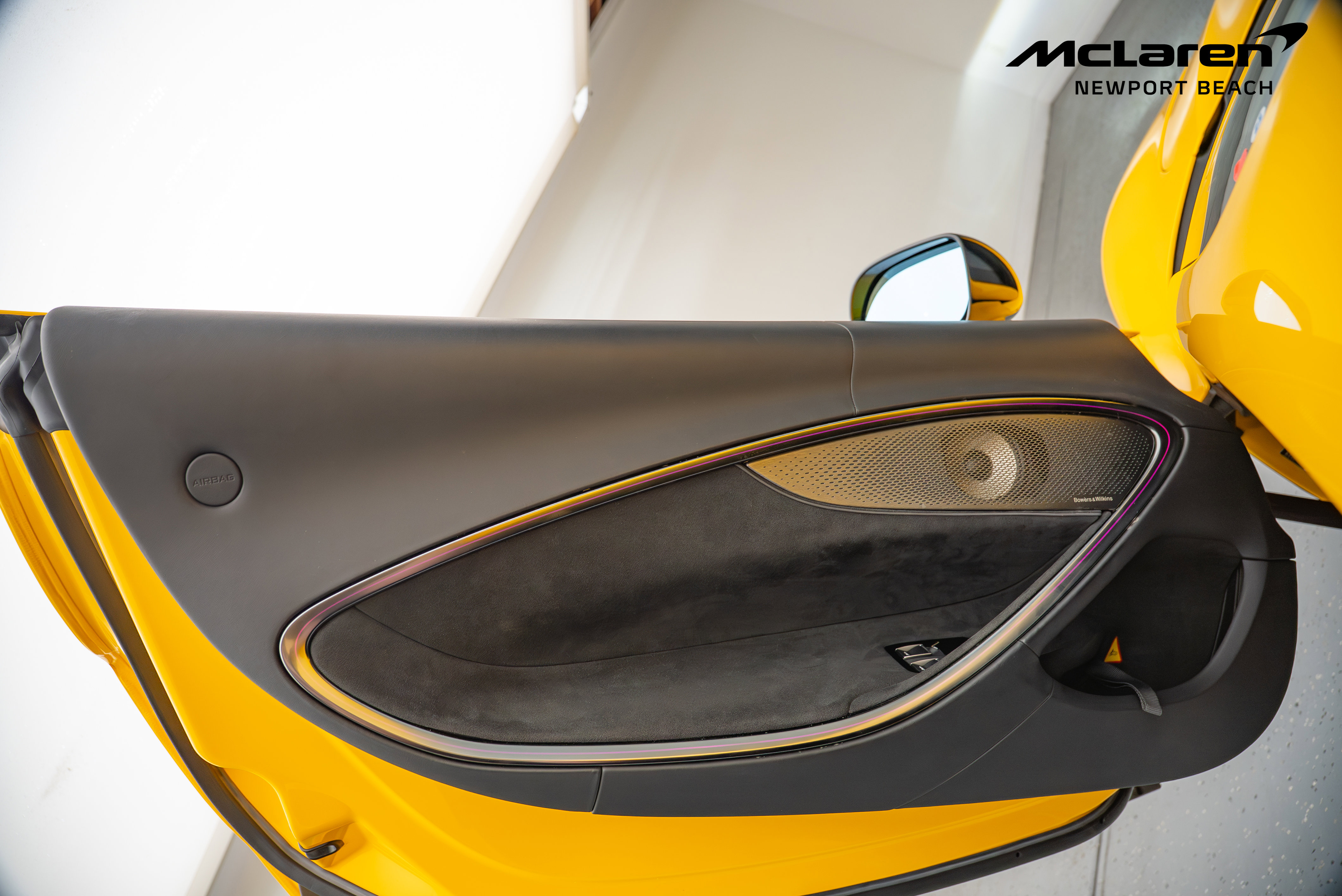 Used 2024 McLaren Artura RWD image 30