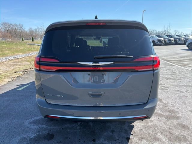Used 2023 Chrysler Pacifica Touring-L image 8