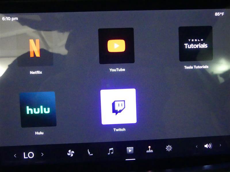 Used 2025 Tesla Model X image 21