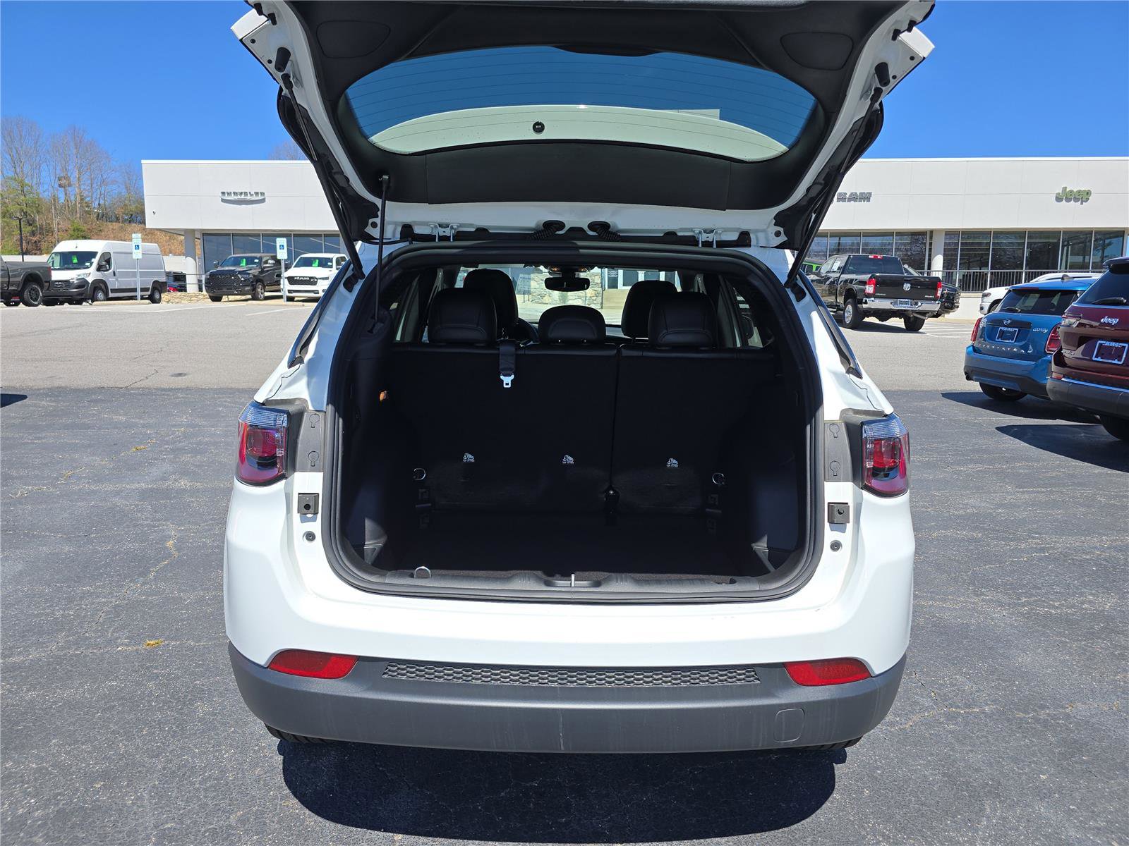 New 2026 Jeep Compass Latitude image 5