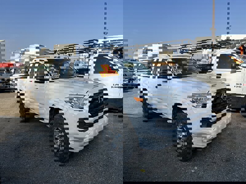 Used 2017 Toyota Tacoma SR image 7