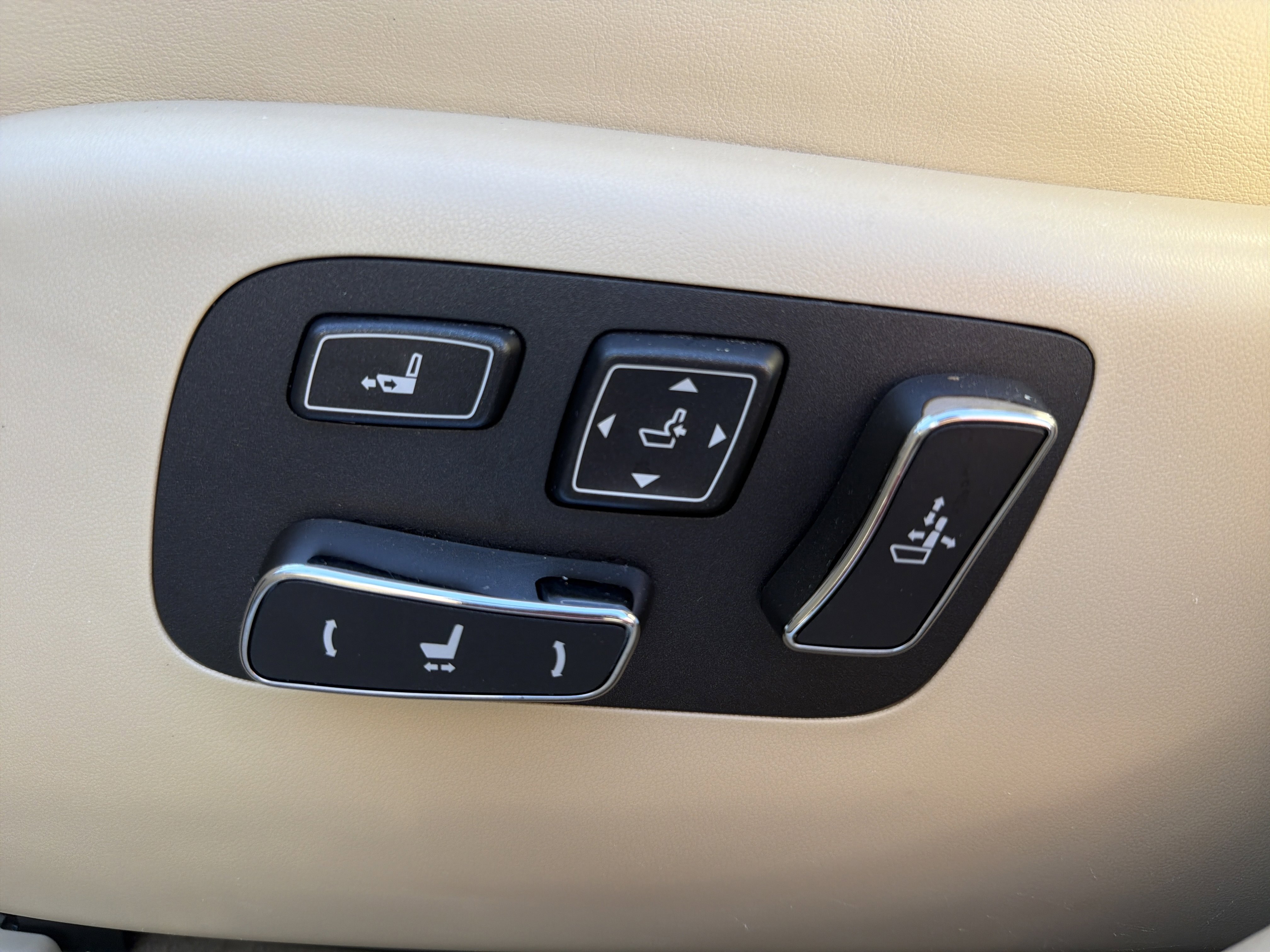 Used 2017 Lexus LS 460 RWD image 28