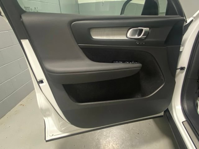 Used 2026 Volvo XC40 B5 Plus AWD/4WD image 6