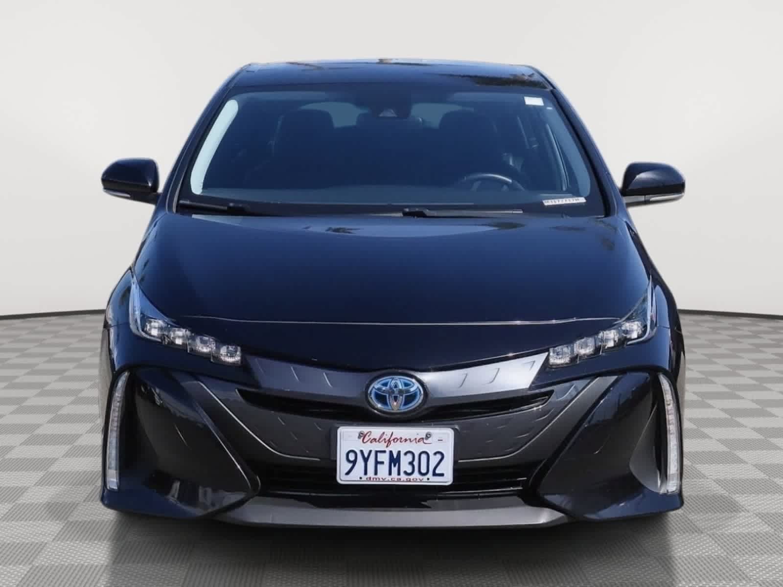 Used 2021 Toyota Prius Prime XLE FWD image 2