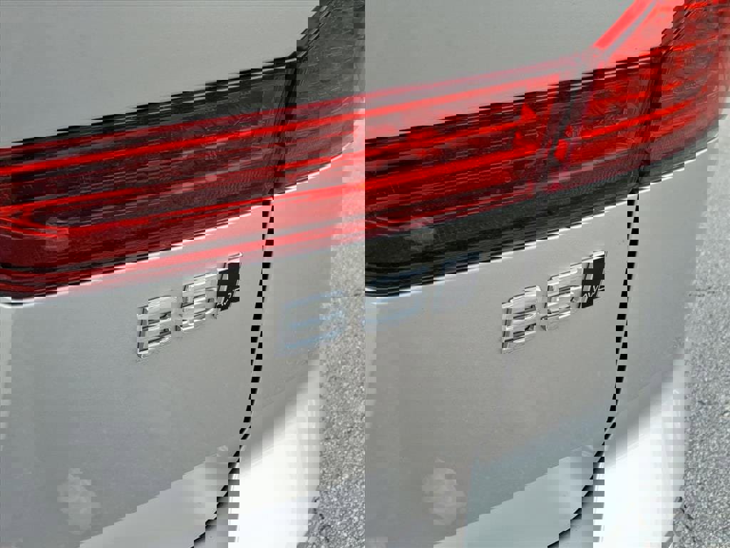 Certified 2023 Volvo XC60 B5 Plus w/ Climate Package image 10