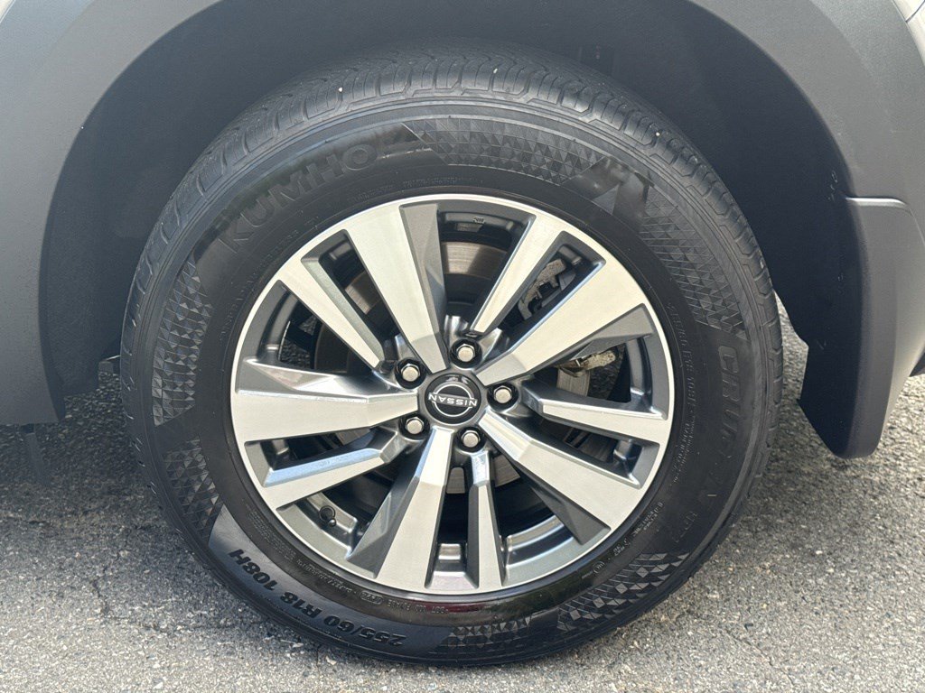 Used 2025 Nissan Pathfinder SL w/ Black Appearance Package FWD image 11