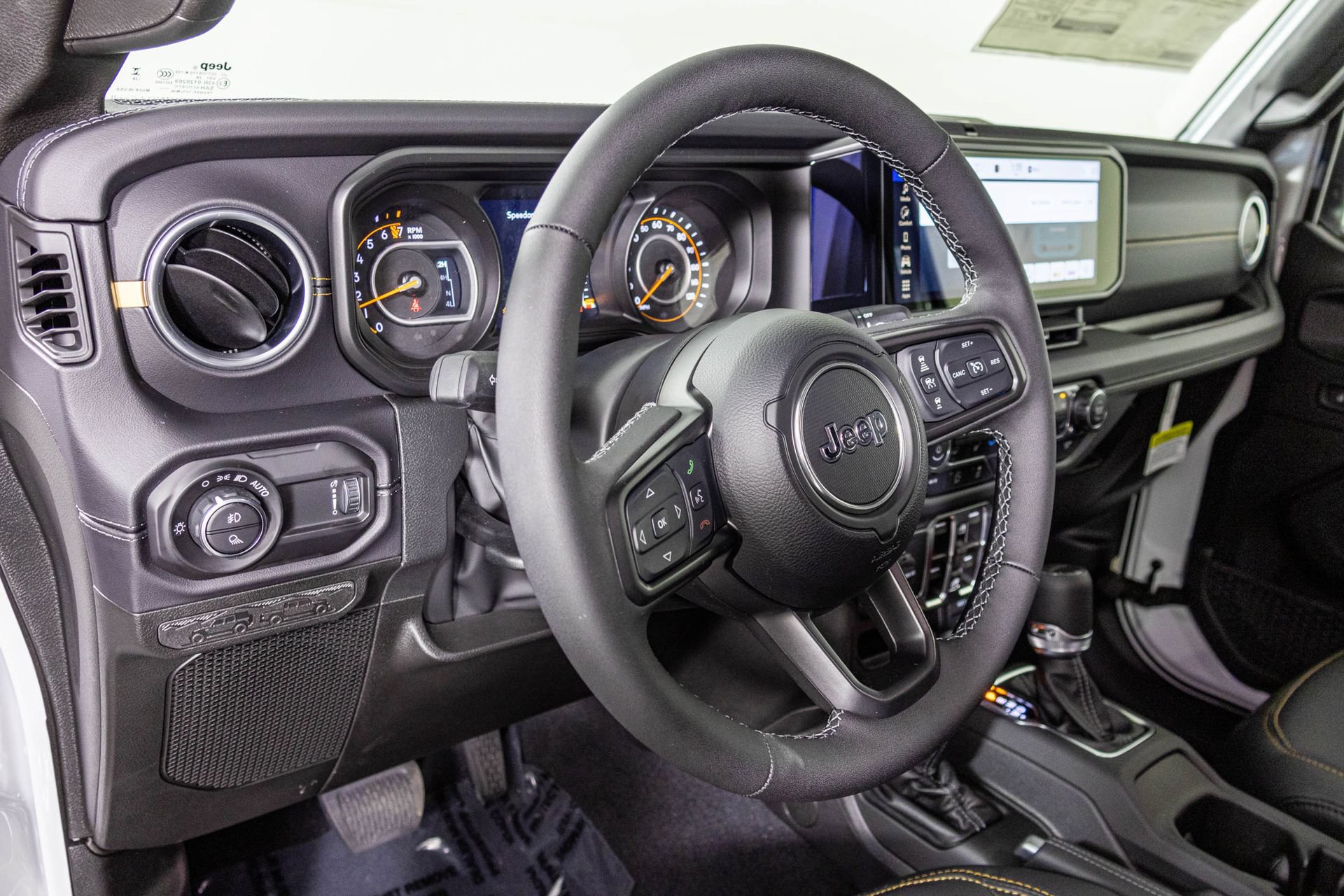 New 2026 Jeep Gladiator Sport AWD/4WD image 3