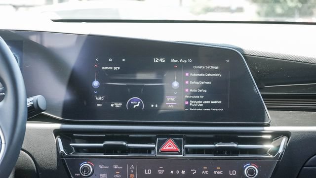Used 2025 Kia Niro EX FWD image 18