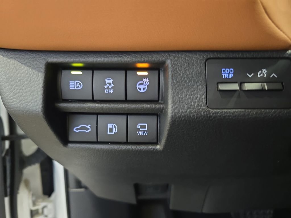 Used 2020 Toyota Avalon Limited image 26