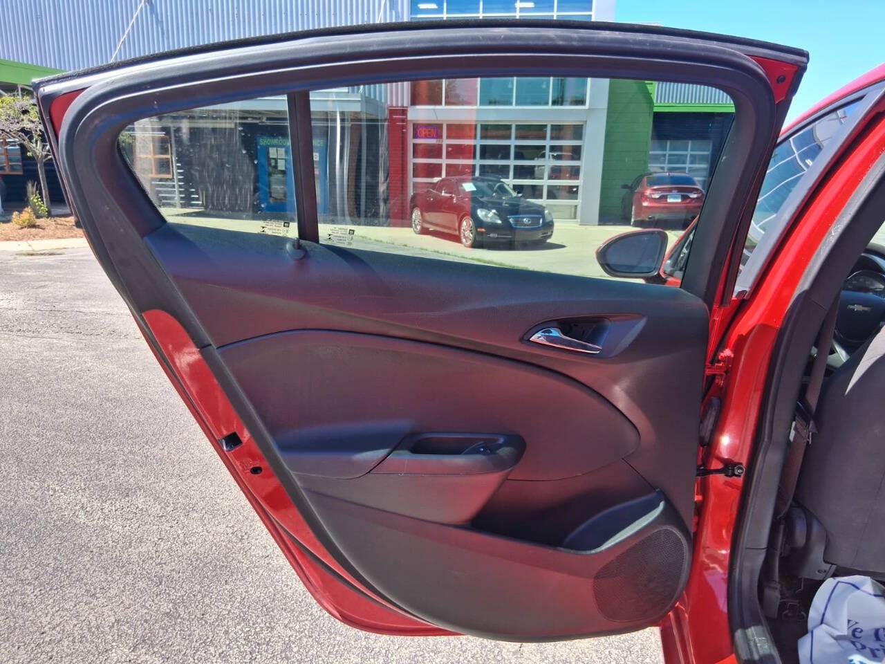 Used 2017 Chevrolet Cruze LS FWD image 9