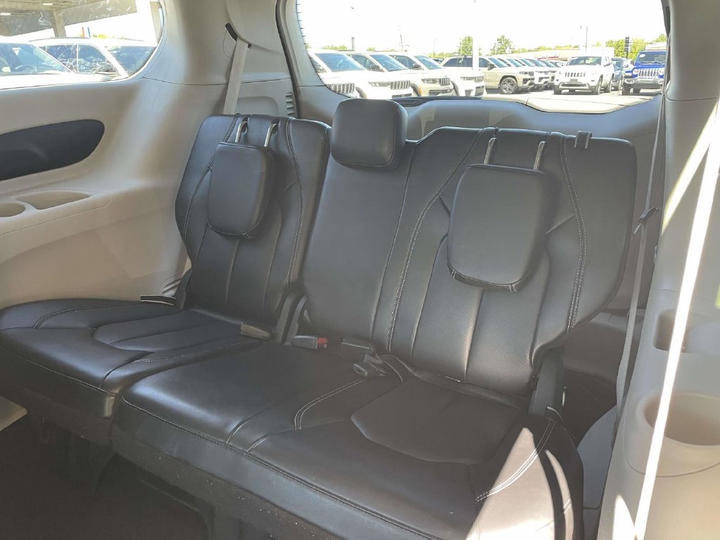 Certified 2023 Chrysler Pacifica Touring-L FWD image 20