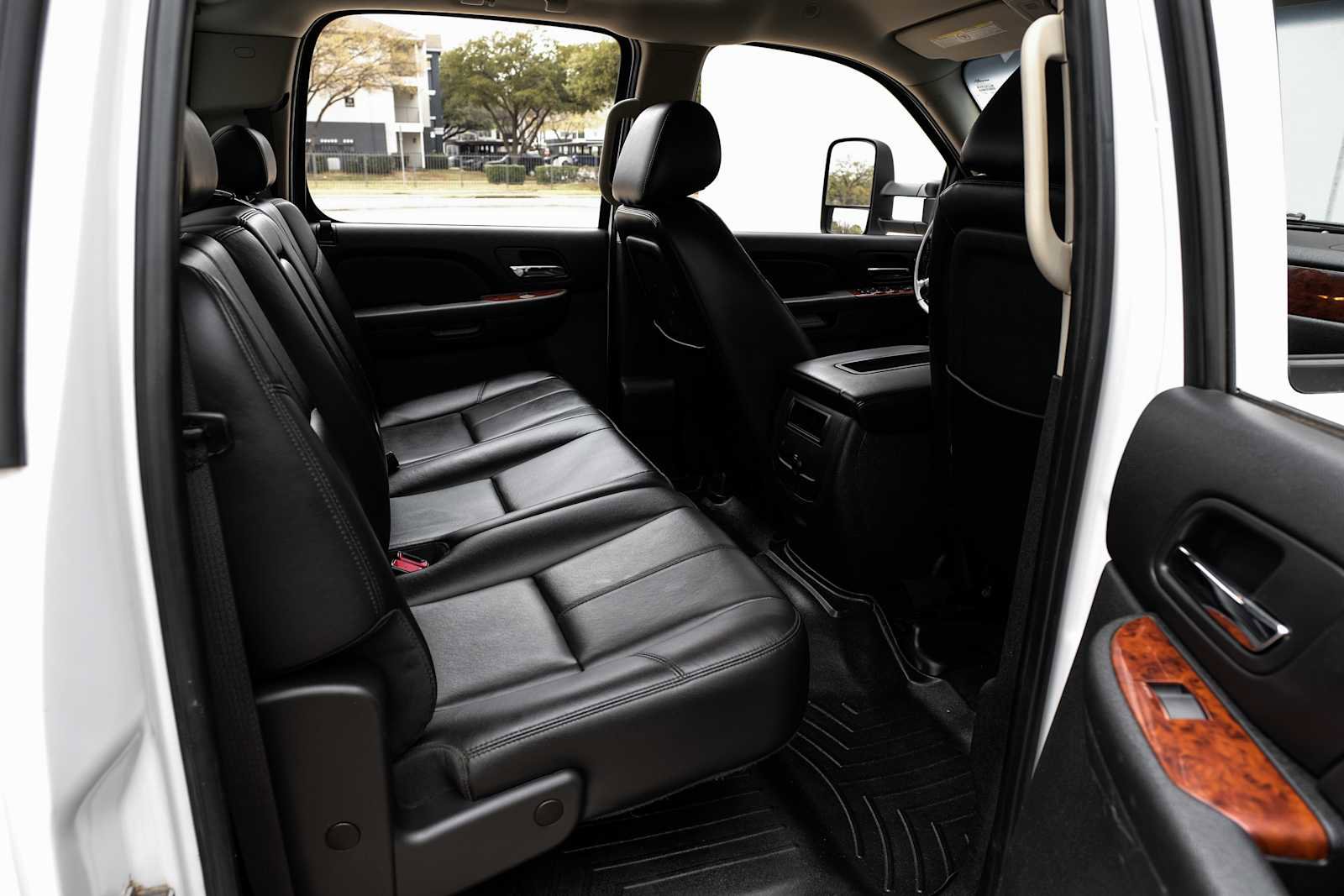 Used 2010 GMC Sierra 3500 SLT w/ SLT Convenience Package image 35