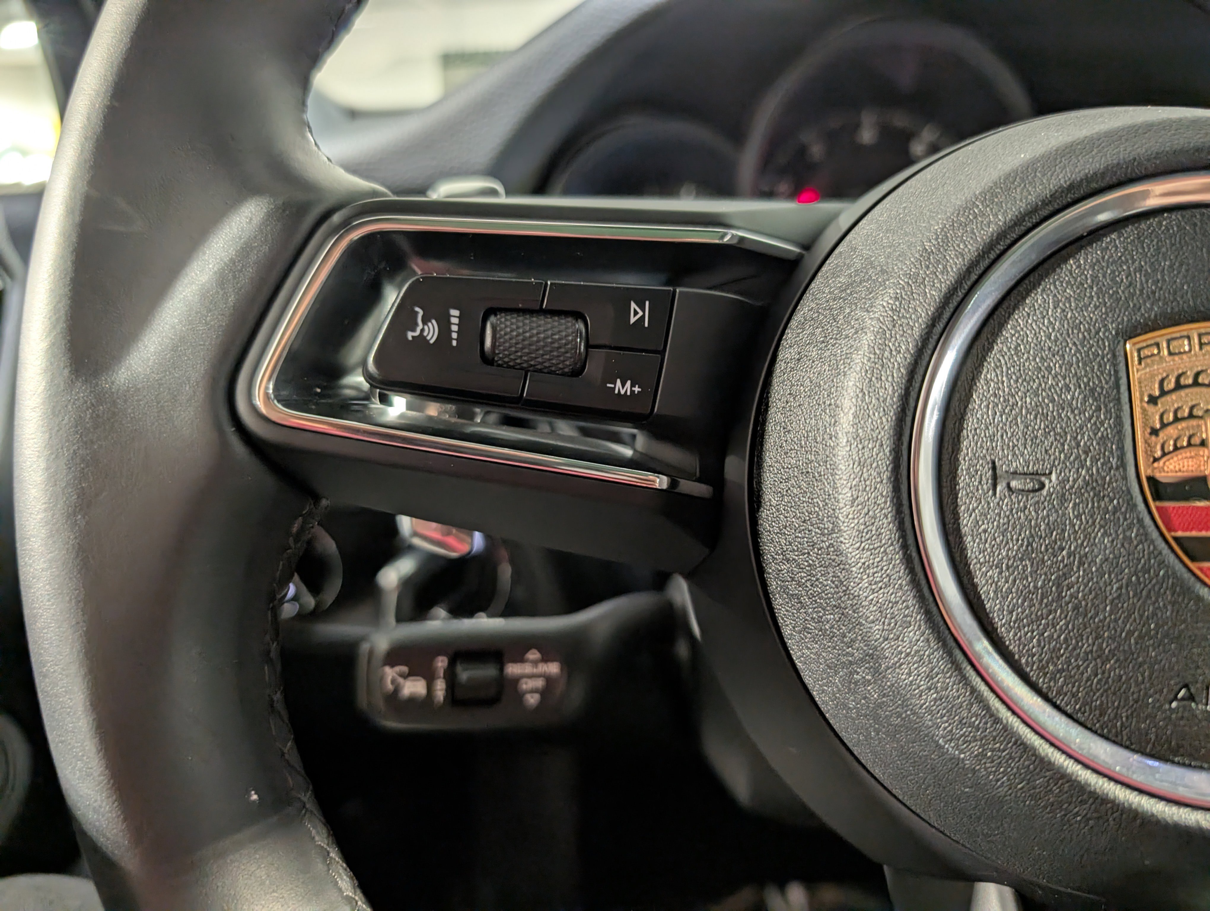 Certified 2025 Porsche Macan image 26