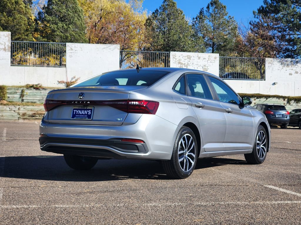 Certified 2025 Volkswagen Jetta SE w/ Sunroof Package image 3