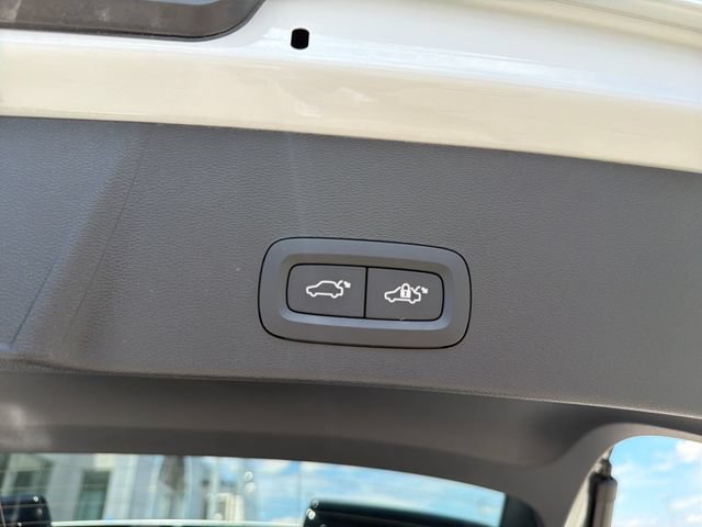Used 2023 Volvo XC40 B5 Plus w/ Protection Package Premier AWD/4WD image 37