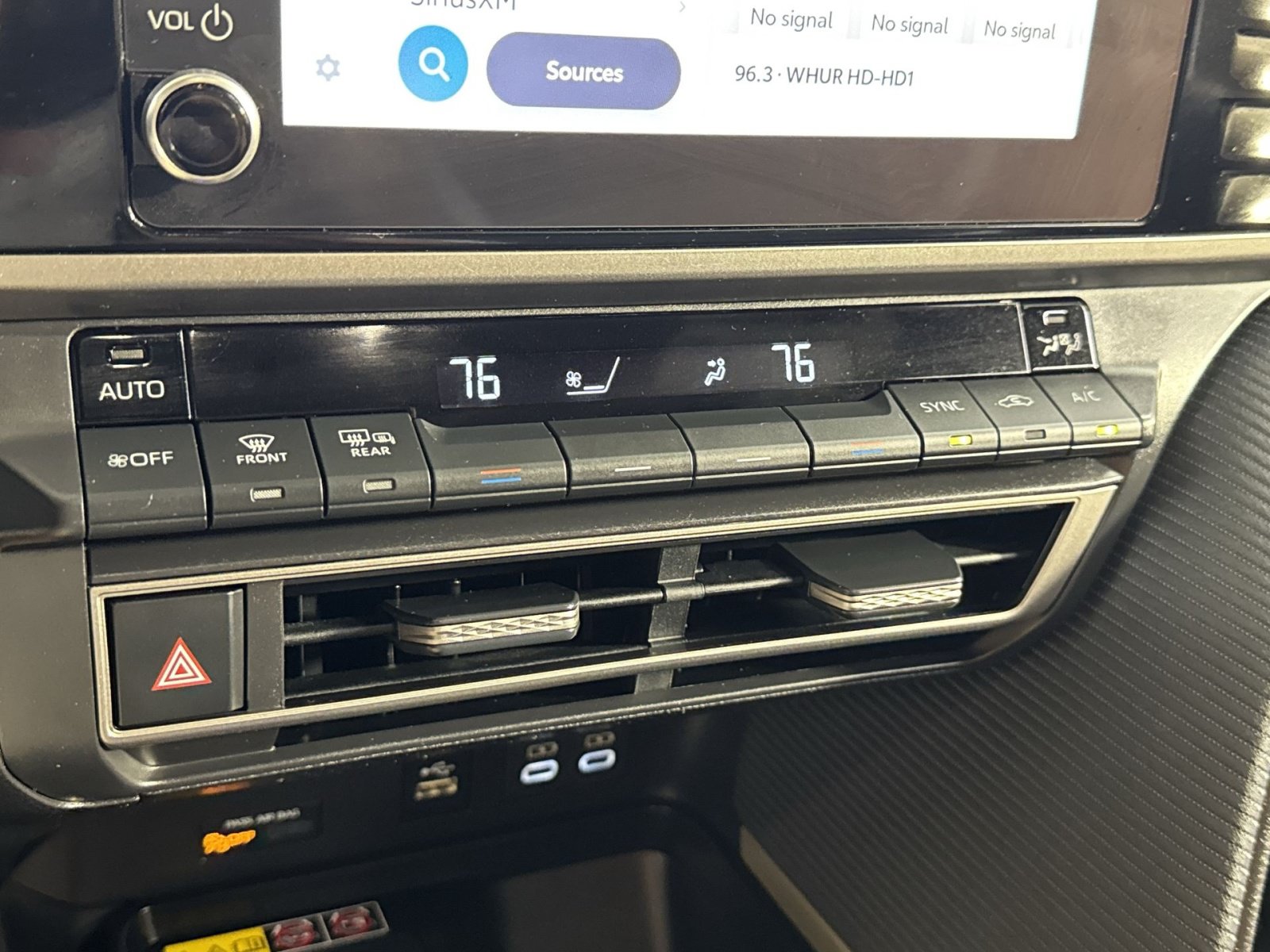 Used 2025 Toyota Camry SE FWD image 33