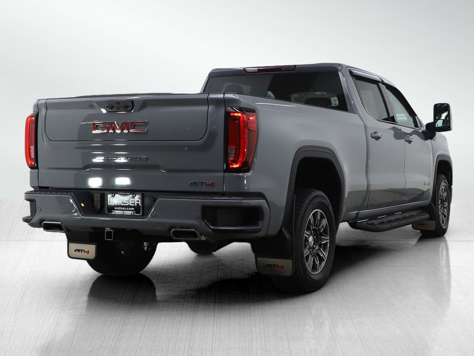 Used 2024 GMC Sierra 1500 AT4 image 5