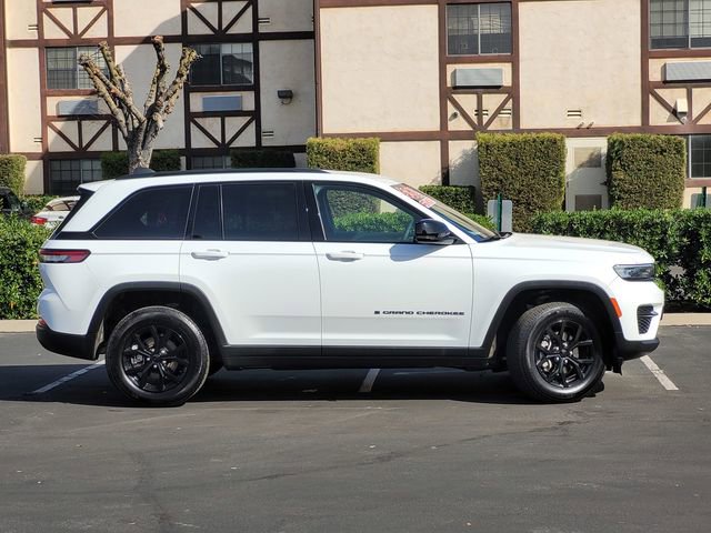 Used 2024 Jeep Grand Cherokee Altitude image 4