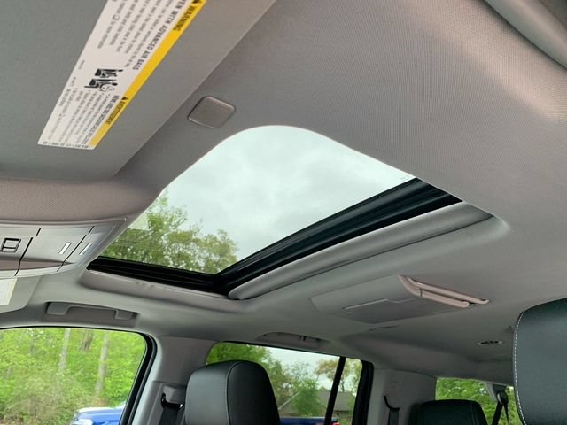 Used 2018 Chevrolet Suburban Premier AWD/4WD image 28