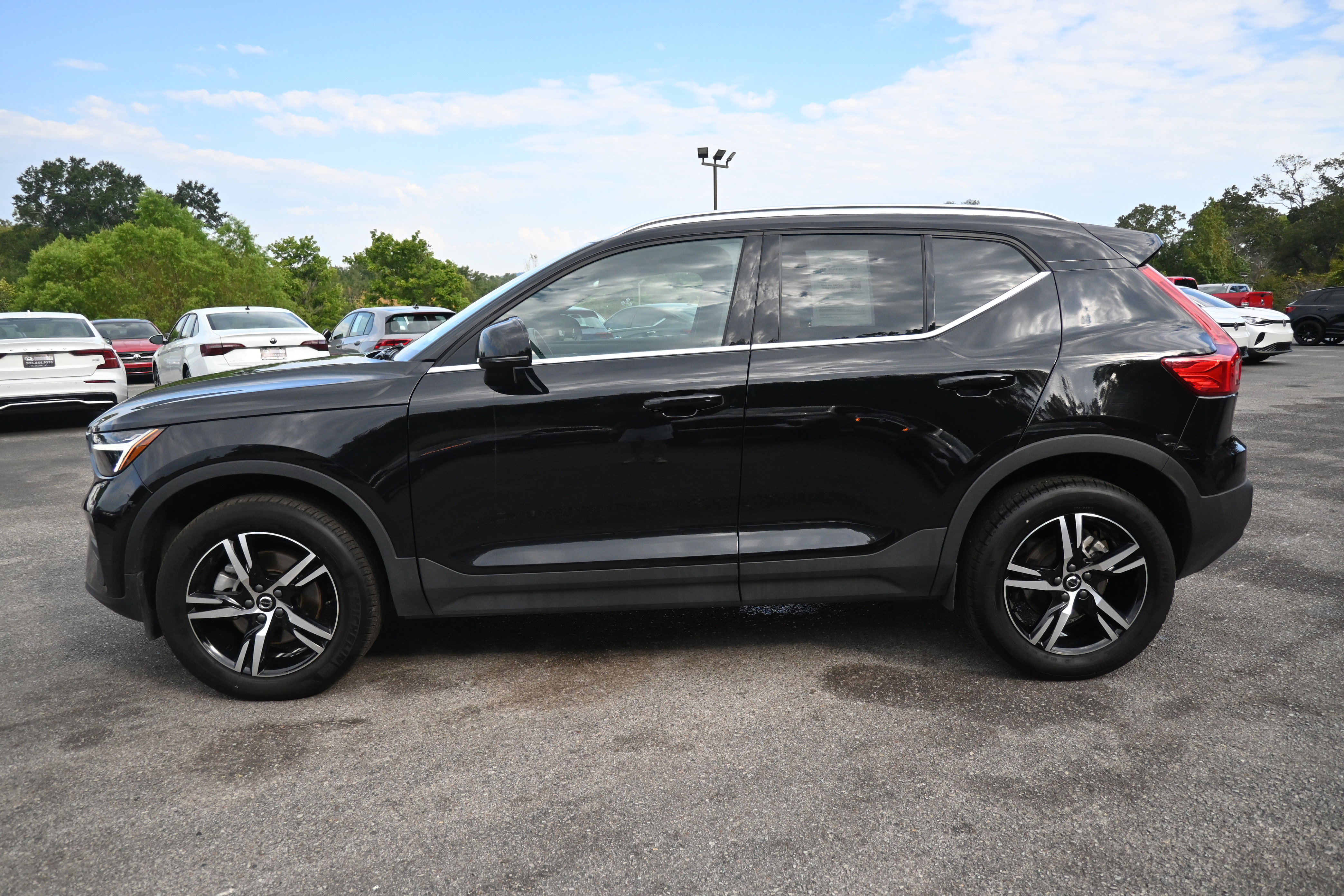 Used 2025 Volvo XC40 B5 Core image 6