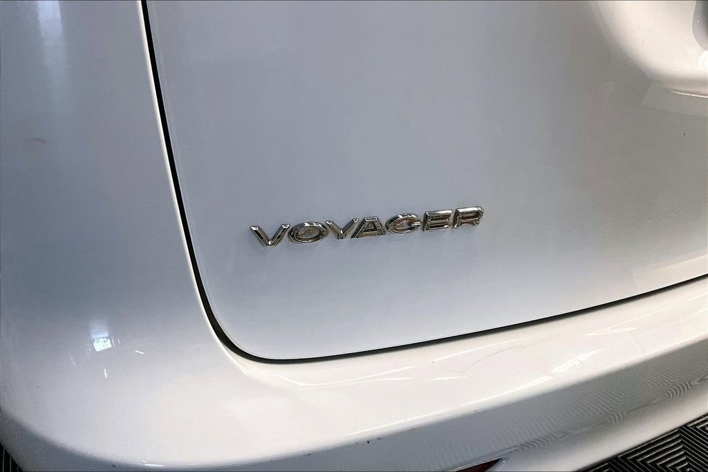 Used 2021 Chrysler Voyager Lxi image 30