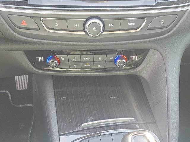 Used 2018 Buick Regal Essence FWD image 17
