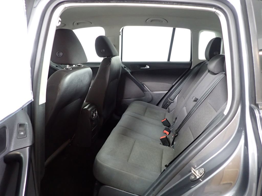 Used 2017 Volkswagen Tiguan Limited w/ Premium Package image 27