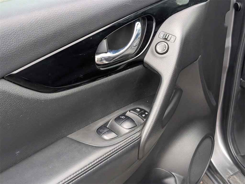 Used 2019 Nissan Rogue Sport SV w/ Technology Package image 16