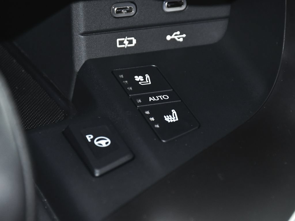 Used 2025 Lexus LX 700h F Sport AWD/4WD image 41