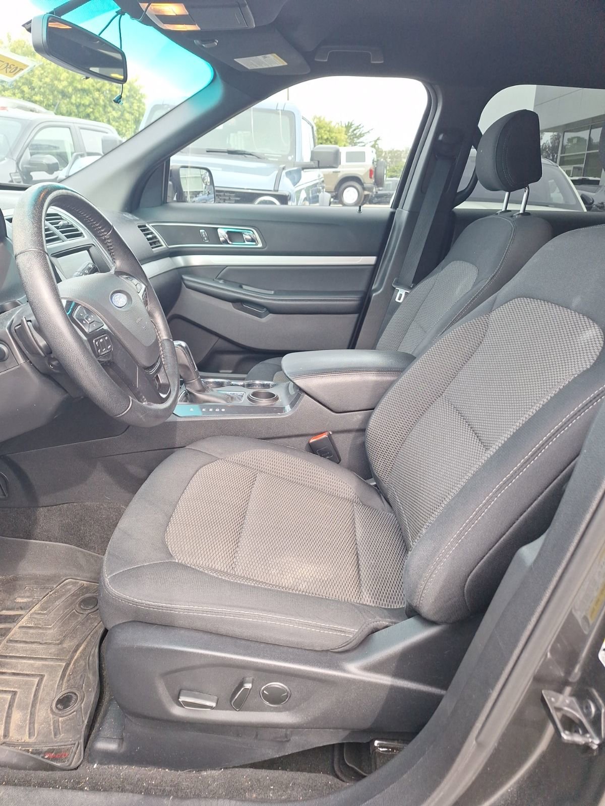 Used 2017 Ford Explorer XLT w/ Equipment Group 201A image 13