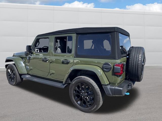 Used 2024 Jeep Wrangler Unlimited Sahara w/ Technology Group AWD/4WD image 3