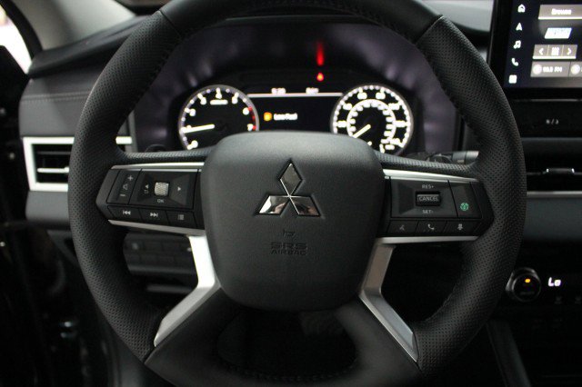 New 2026 Mitsubishi Outlander SE image 8