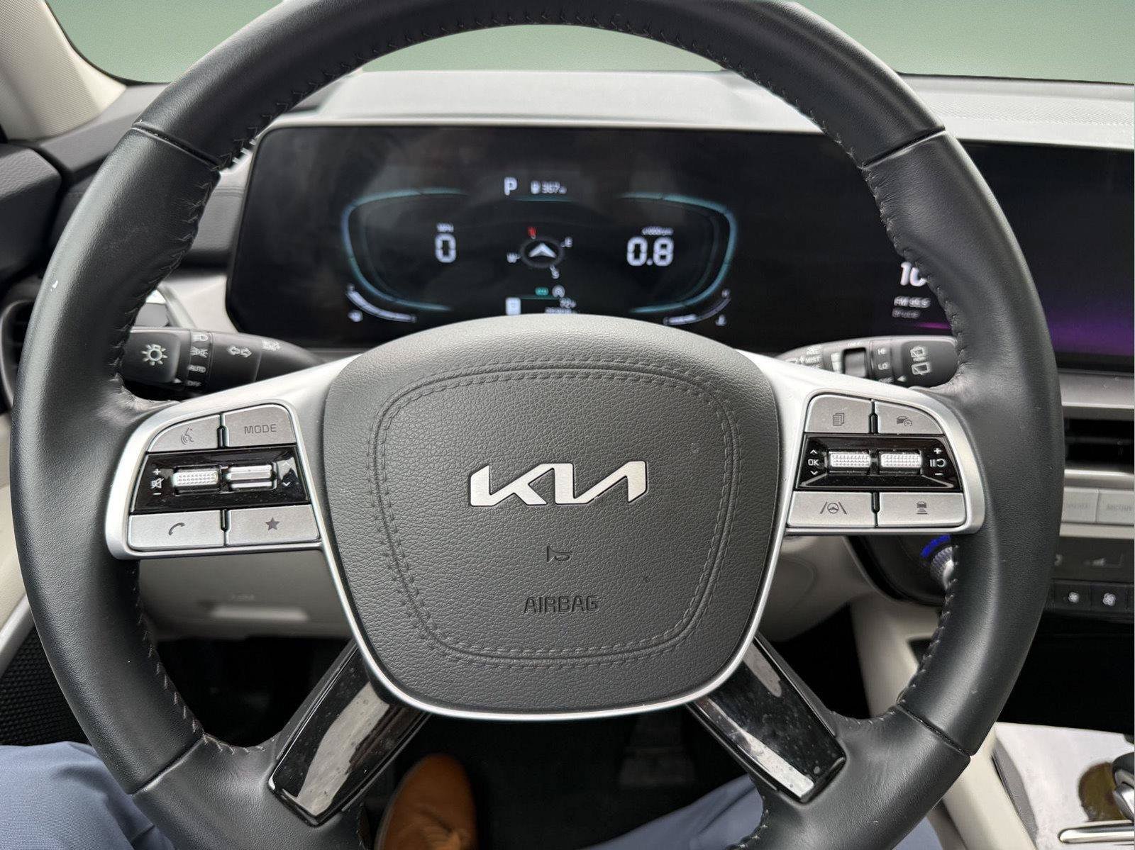 Used 2025 Kia Telluride S FWD image 4