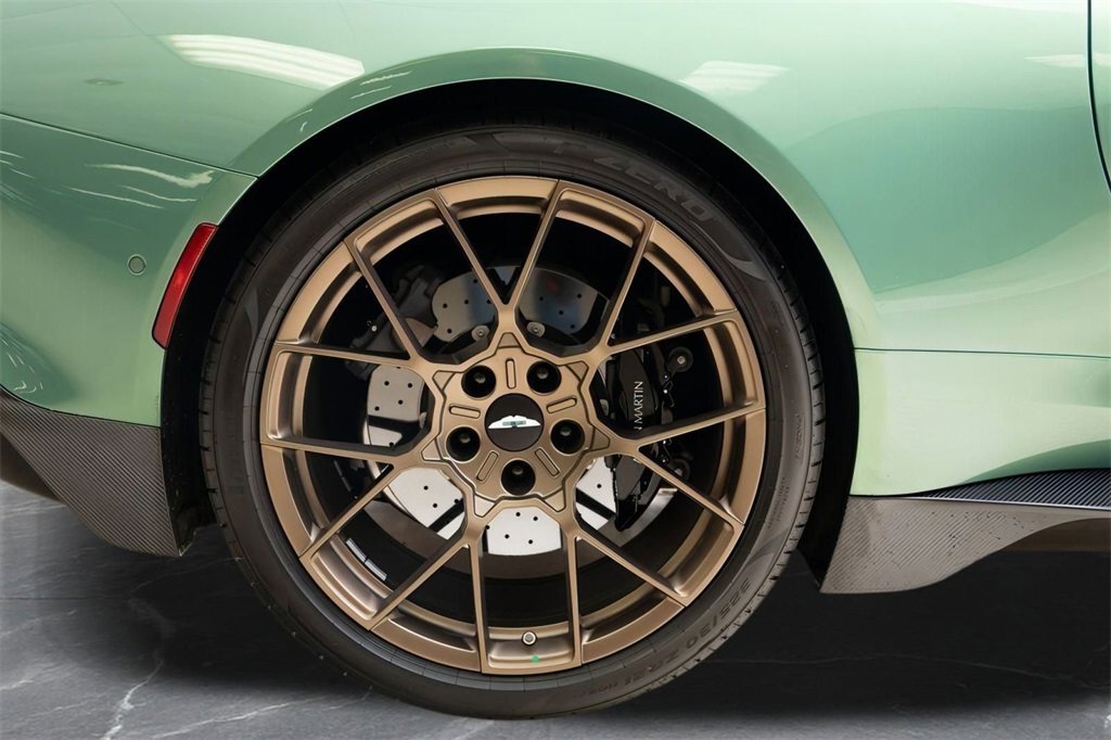 Used 2025 Aston Martin Vanquish image 44