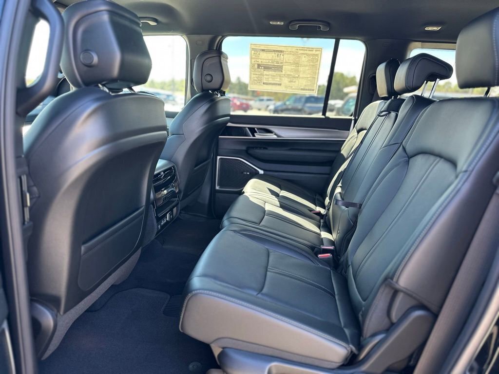 New 2026 Jeep Grand Wagoneer 4WD image 32