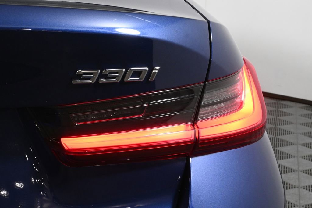 Used 2023 BMW 330i xDrive Sedan w/ Driving Assistance Package AWD/4WD image 13