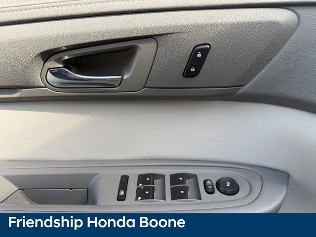 Used 2016 GMC Acadia SLT AWD/4WD image 16