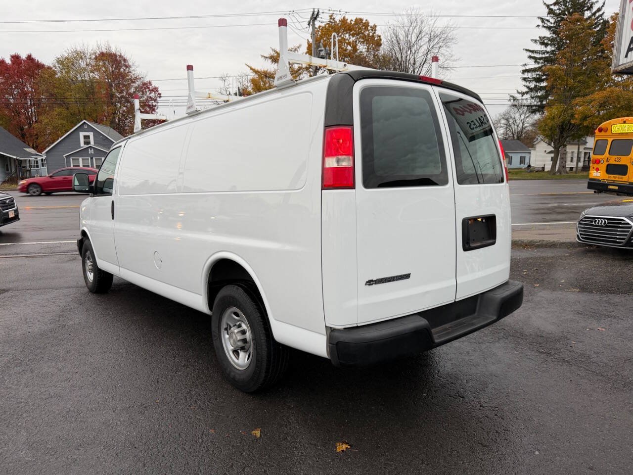 Used 2017 Chevrolet Express 2500 Extended RWD image 3