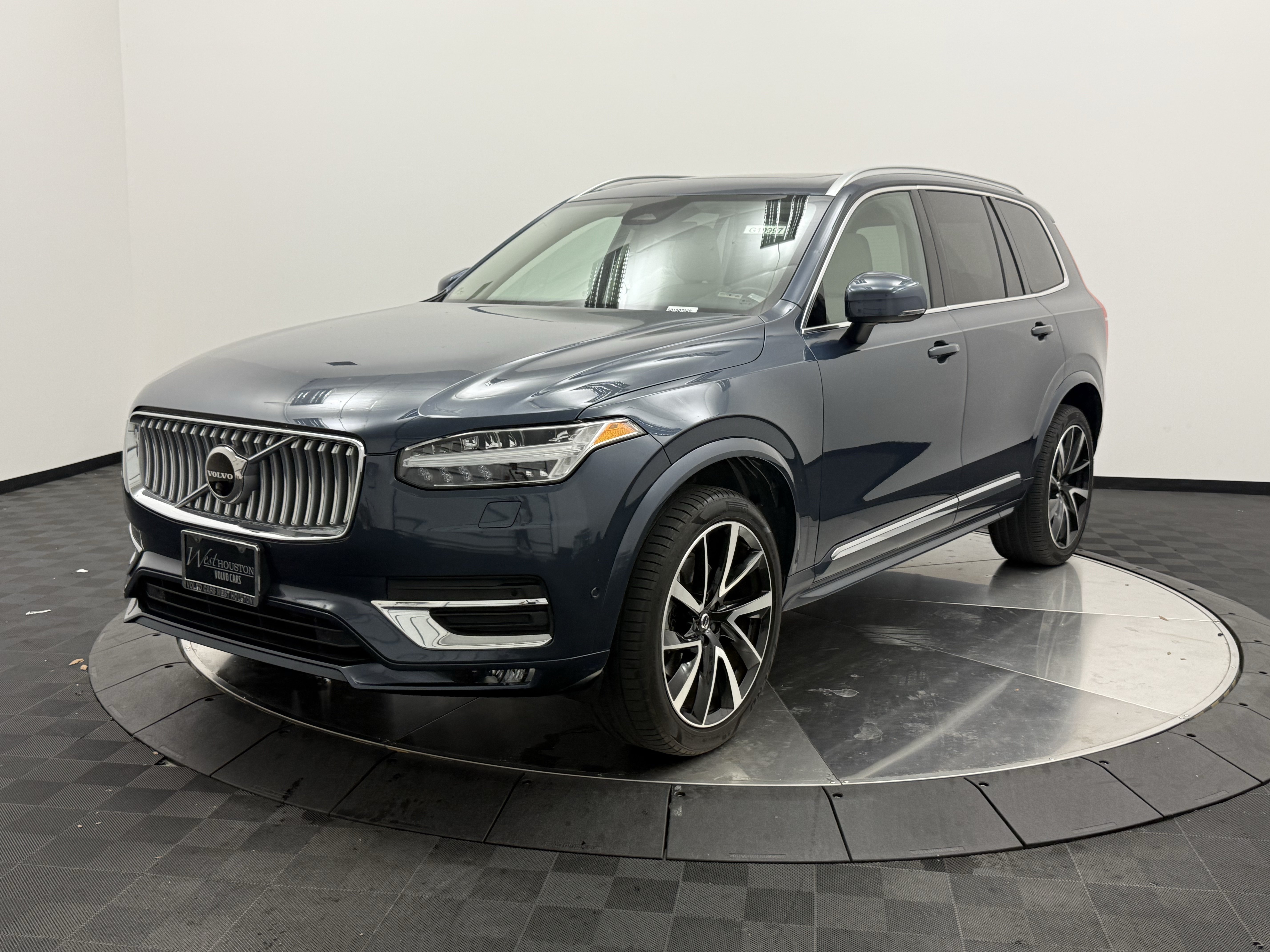 Certified 2023 Volvo XC90 B6 Plus w/ Protection Package Premier AWD/4WD image 4
